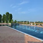 Characteristic In With Pool Codigoro