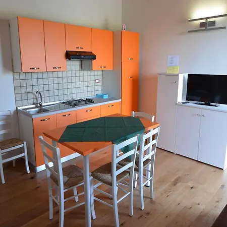 Characteristic In With Pool דירה *