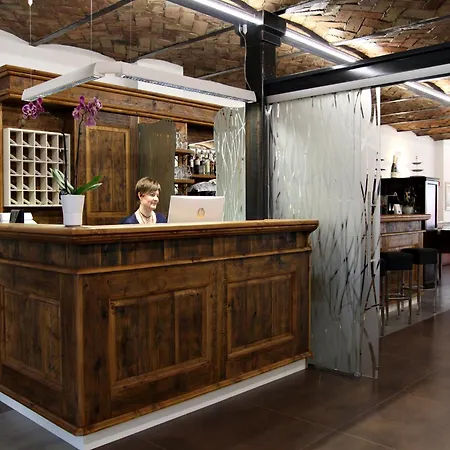 Characteristic In With Pool דירה