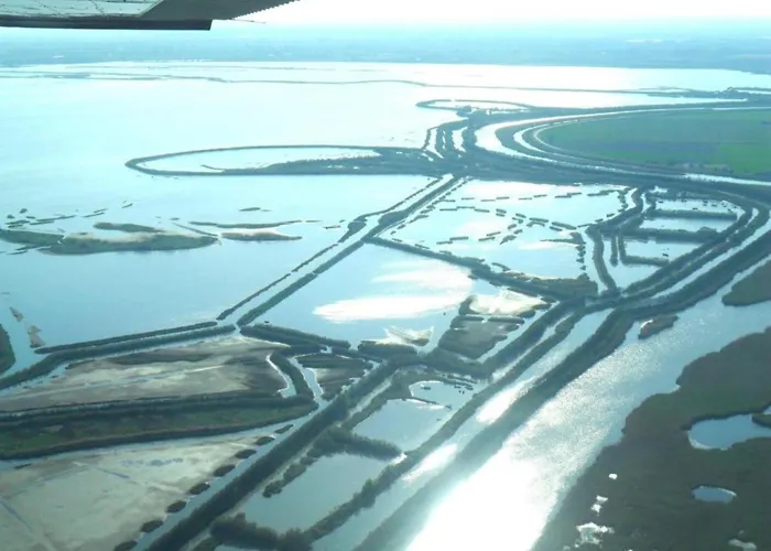 Characteristic In With Pool Appartement